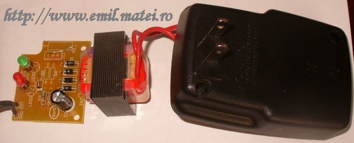 Incarcator pentru acumulator cu gel, pentru lanterna (12V-300mA)