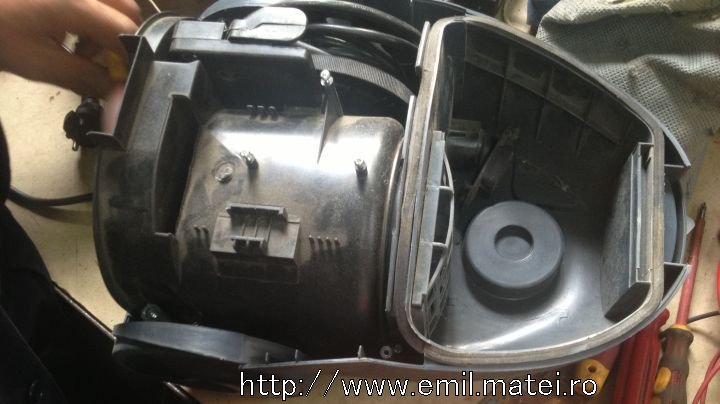 Aspirator de praf (vacuum cleaner) tip Singer VC2020 Aspirator de praf (vacuum cleaner) tip Singer VC2020